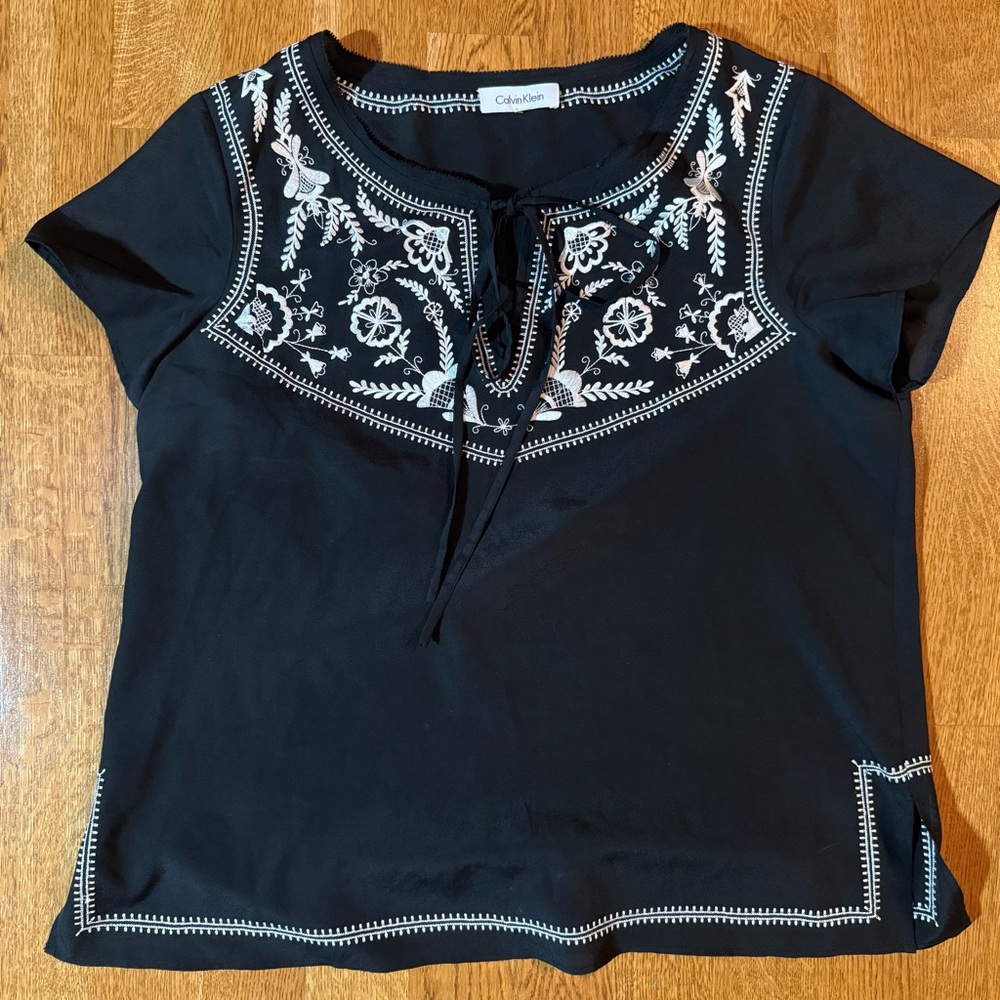 Calvin Klein Womens Black Floral Top with Embroidered Size Medium